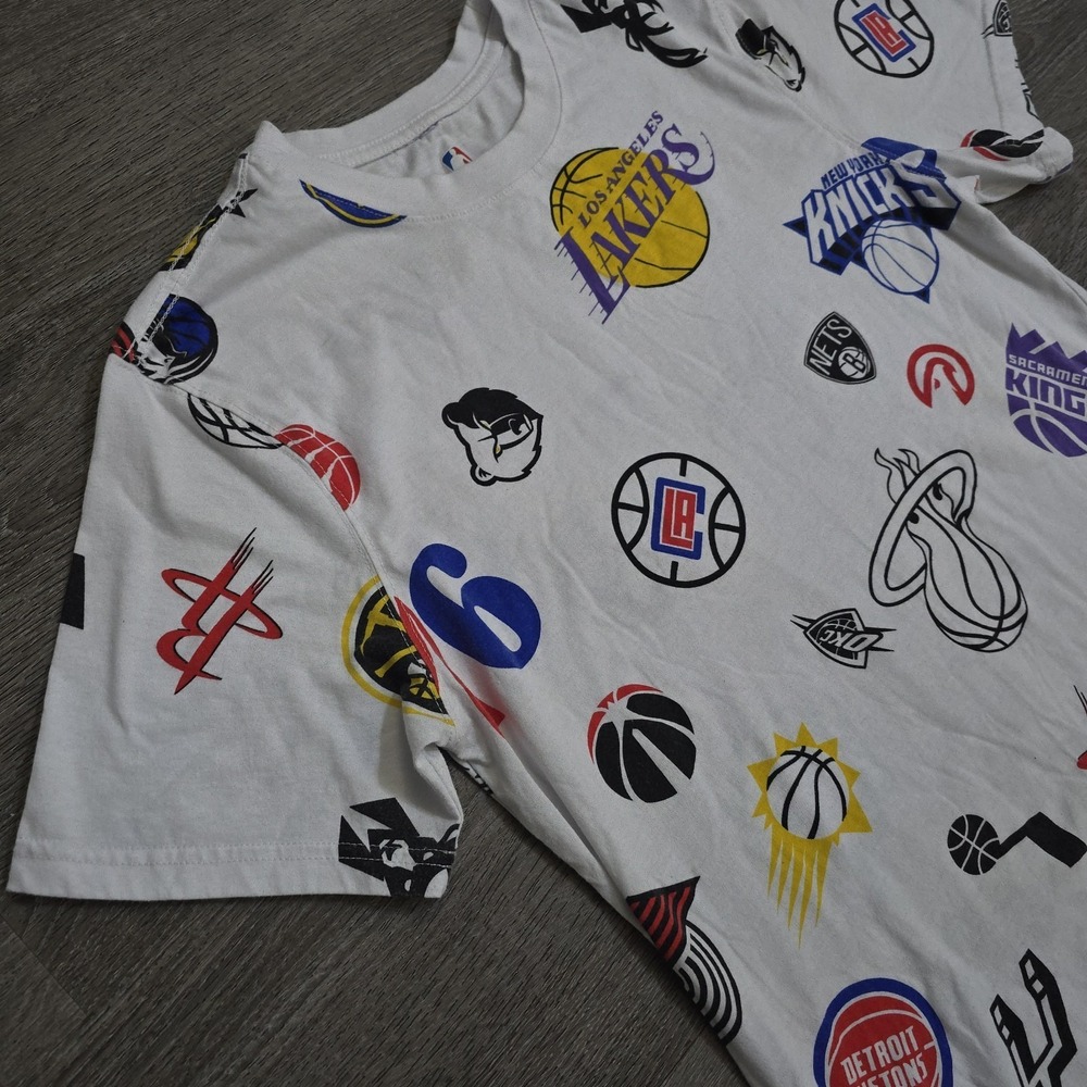 NBA League Team Logos All Over Print Jersey T Shirt Basketball White Mens Medium - Picture 5 of 16